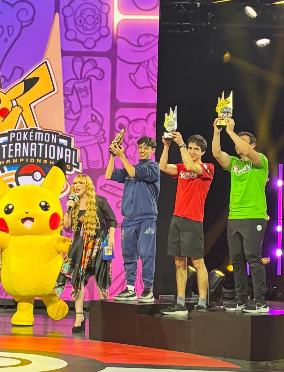Gabriel Fernandez conquista o NAIC 2025 e leva o Brasil ao topo do Pokémon TCG Novamente